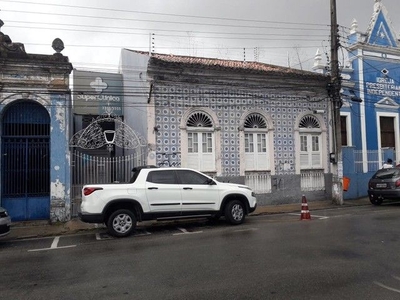 Alugo casa na Avenida Oswaldo Cruz Centro com 16 salas