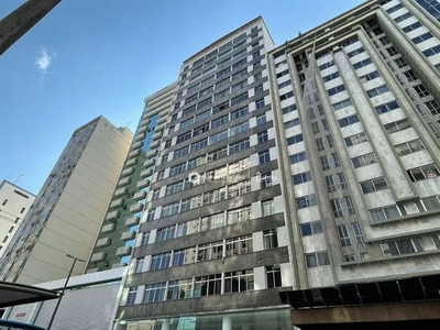 Apartamento com 3 quartos para alugar, 130 m² por R$ 2.100/mês - Juiz de Fora