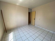 Apartamento com 2 quartos à venda no bairro Negrão de Lima, 65m²