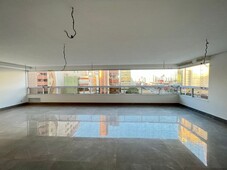 Apartamento para venda possui 227 metros quadrados com 4 quartos em Setor Bueno - Goiânia