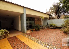 Casa com 4 quartos à venda no bairro Serra, 214m²