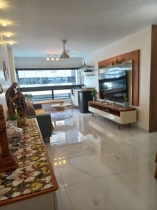Apartamento para venda possui 110 metros quadrados com 3 quartos em Ponta Verde