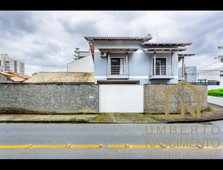 Casa no Bairro Vila Nova em Blumenau com 4 Dormitórios (1 suíte) e 317 m²