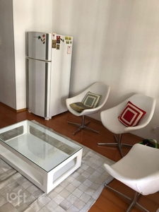 Apartamento à venda em Copacabana com 59 m², 2 quartos, 1 vaga