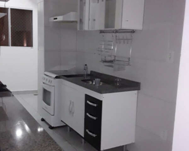 Apartamento praticamente novo, Piso laminado, sacada. Lavanderia estilo americano