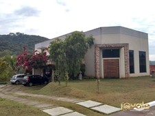 Casa em condomínio à venda no bairro Tapanhão em Jambeiro