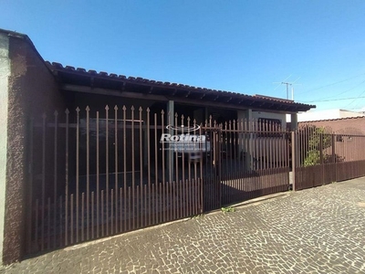 Casa para aluguel, 3 quartos, 2 vagas, Custódio Pereira - Uberlândia/MG