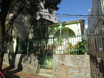 CASA PARA FINS COMERCIAIS NO BAIRRO SANTO ANTÔNIO