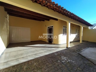 Casa residencial para locação no Bairro Santa Mônica