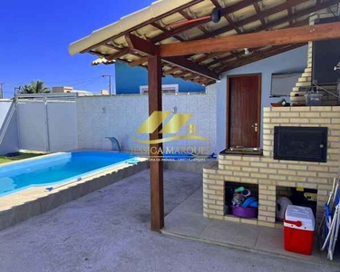 Linda casa com 2 quartos, área gourmet e piscina em Unamar, Tamoios - Cabo Frio - RJ