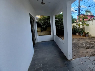 Casa em Barreiro, Belo Horizonte/MG de 80m² 4 quartos para locação R$ 2.350,00/mes