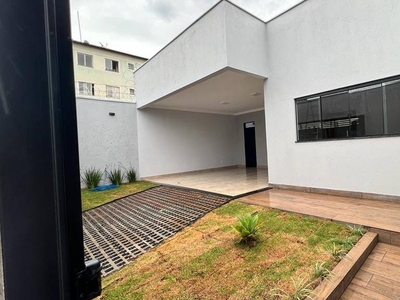 Casa em Jardim Europa, Uberlândia/MG de 150m² 3 quartos à venda por R$ 749.000,00