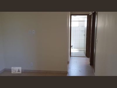 APARTAMENTO no 1º andar com 2 dormitórios e 1 garagem