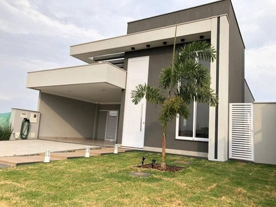 Casa com 3 quartos à venda, 150.0m²