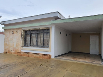 Casa em Centro, Araraquara/SP de 400m² 3 quartos à venda por R$ 389.000,00