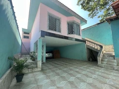 Casa com 3 dormitórios para alugar, 300 m² por R$ 3.910,00/mês - Vila Maria - São José dos Campos/SP