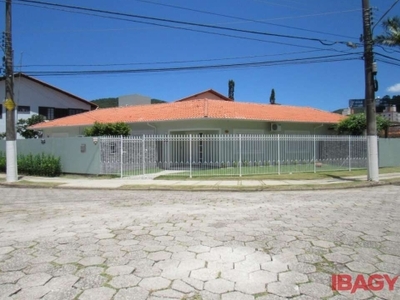Casa com 3 quartos para alugar na Avenida Governador José Boabaid, 112, Córrego Grande, Florianópolis, 280 m2 por R$ 9.000