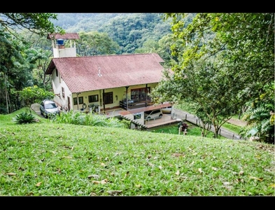 Casa no Bairro Progresso em Blumenau com 7 Dormitórios (1 suíte) e 350 m²