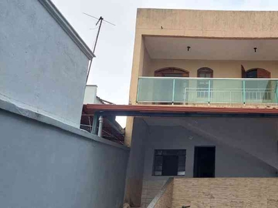 Casa com 2 quartos à venda no bairro Parque Xangri-lá, 180m²