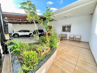 Casa com 3 quartos à venda no bairro Alípio de Melo, 240m²