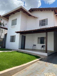 Casa com 3 quartos à venda no bairro Brasiléia, 360m²