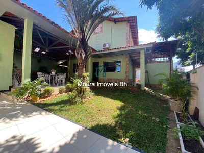 Casa com 4 quartos à venda no bairro Santa Mônica, 375m²