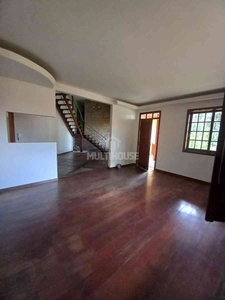 Casa com 4 quartos para alugar no bairro Floramar, 300m²