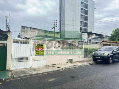 Casa em Condomínio com 3 quartos para alugar no bairro Chapada