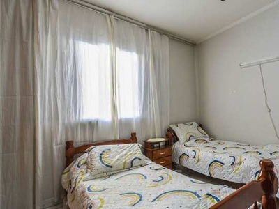 Casa Padrão, 2 dormitórios na Rua Divinópolis