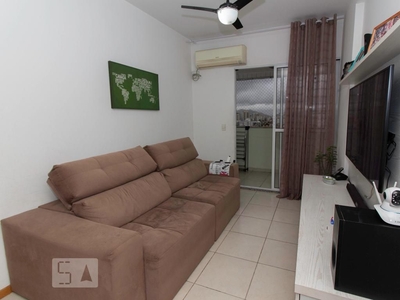 APARTAMENTO no 6º andar com 2 dormitórios e 1 garagem