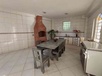 Casa com 4 quartos à venda no bairro Ouro Preto, 380m²