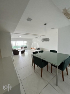 Apartamento à venda em Lagoa com 210 m², 4 quartos, 2 suítes, 3 vagas