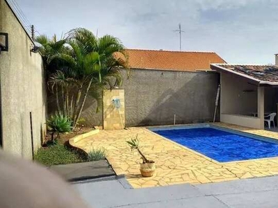 Casa para alugar em Bosque Das Palmeiras de 189.00m² com 3 Quartos, 1 Suite e 6 Garagens