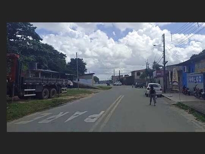 Quitinete ampla e bem localizada Ônibus na porta!