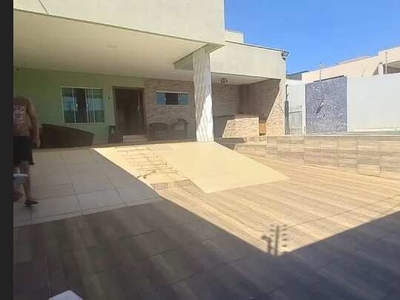 Vendo está casa com piscina de 03 quartos