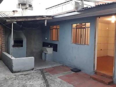 Aluga-se casa no xaxim Vila São Pedro