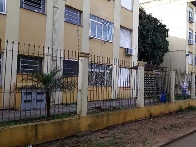 Alugo apartamento térreo de 2 dormitórios no Bairro Humaitá