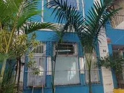 Casa com 2 pavimentos, Área Edificada 305 m2, com 8 salas, 1 galpão. 5 banheiros, Botafog