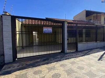 Casa com 3 dormitórios para alugar, por R$ 3.300/mês - Vila Pinheiro Machado - Botucatu/SP