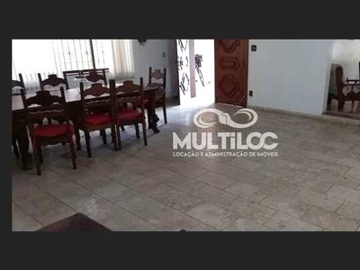 Casa para alugar em Aparecida de 285.00m² com 4 Quartos, 1 Suite e 4 Garagens