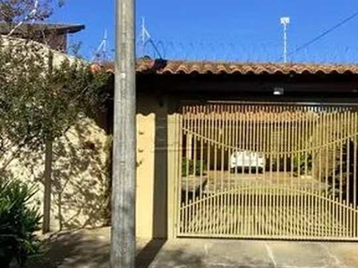 Casa para alugar em Vila Brasília de 200.00m² com 3 Quartos, 2 Suites e 6 Garagens