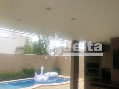 Casa para aluguel, 3 quartos, 3 suítes, 2 vagas, Nova Uberlândia - Uberlândia/MG