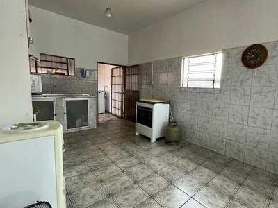 Casa para locação possui 325 metros quadrados com 3 quartos em Alvorada - Manaus - AM