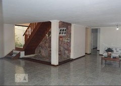 CASA com 6 dormitórios e 2 garagens