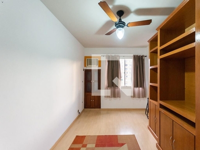 APARTAMENTO no 8º andar com 2 dormitórios e 1 garagem