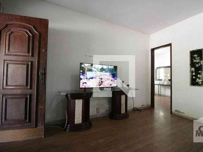 Casa com 3 quartos à venda no bairro Alípio de Melo, 250m²
