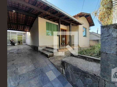 Casa com 3 quartos à venda no bairro Nova Esperança, 330m²