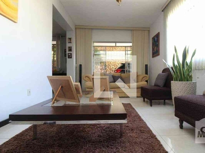 Casa com 3 quartos à venda no bairro Prado, 253m²