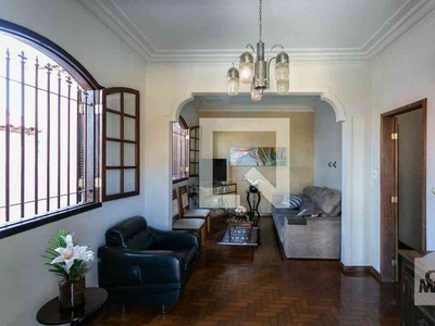 Casa com 3 quartos à venda no bairro Santa Efigênia, 200m²