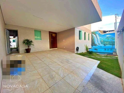 Casa com 3 quartos à venda no bairro Santa Mônica, 250m²